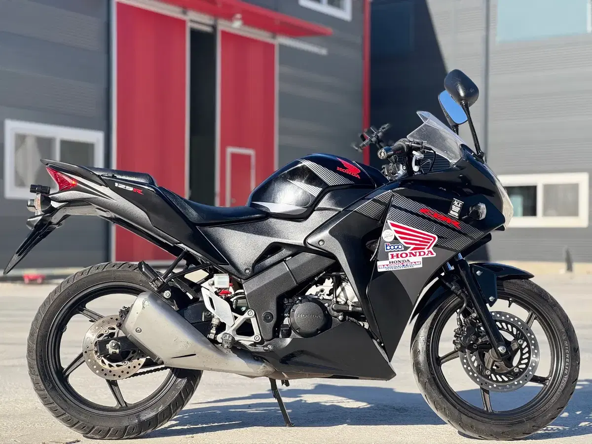 혼다 cbr125r 16년식 2만km 흑마 관리잘된 차량 판매합니다